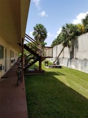 280 SW 11th Ave 18, Hallandale Beach, FL 33009