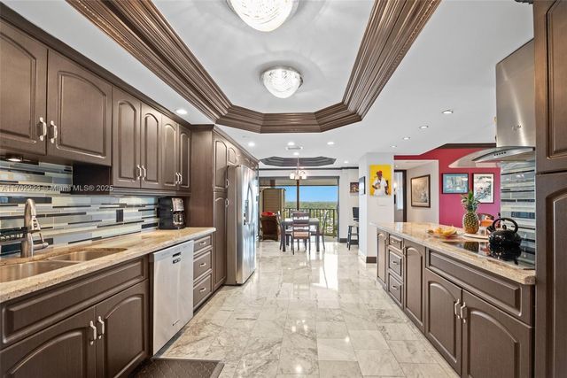 1800 NE 114th St 1710, Miami, FL 33181