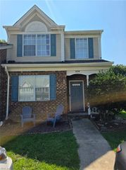 620 S Lake CIR, Chesapeake, VA 23322