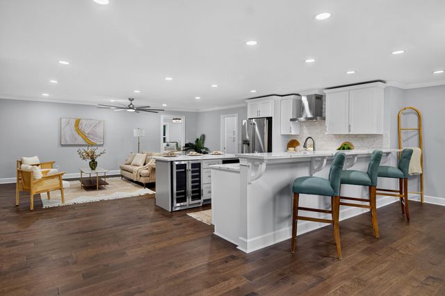 238 6th Avenue, Mount Pleasant, SC 29464