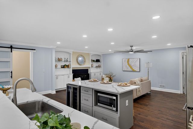 238 6th Avenue, Mount Pleasant, SC 29464