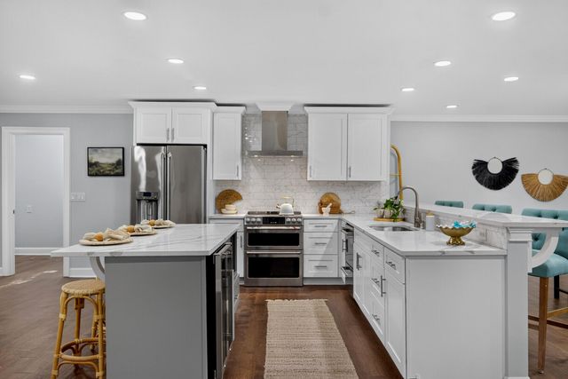 238 6th Avenue, Mount Pleasant, SC 29464