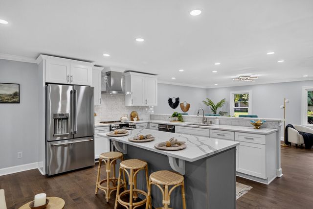 238 6th Avenue, Mount Pleasant, SC 29464