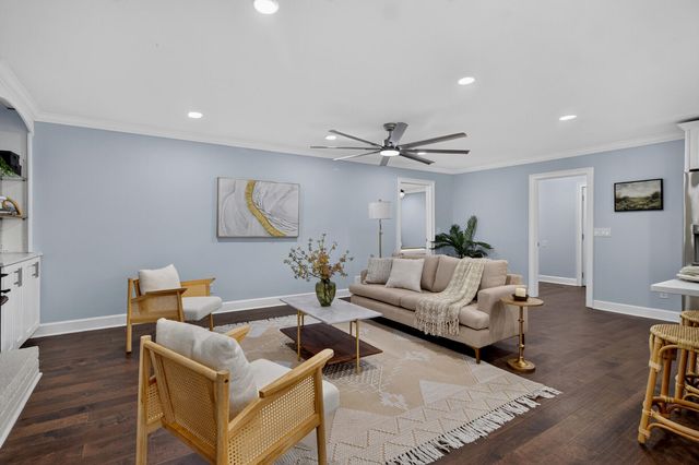 238 6th Avenue, Mount Pleasant, SC 29464