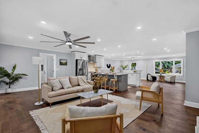 238 6th Avenue, Mount Pleasant, SC 29464
