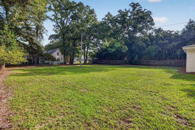 238 6th Avenue, Mount Pleasant, SC 29464