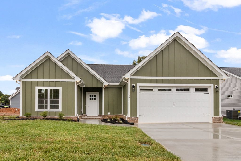 495 Ridge Top Ct, Clarksville, TN 37040