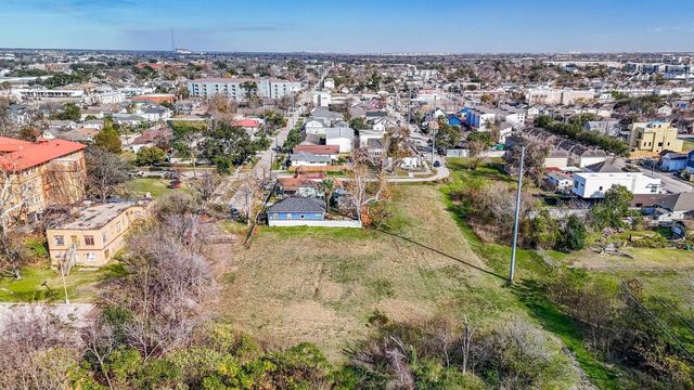 1917 Thomas Street, Houston, TX 77009