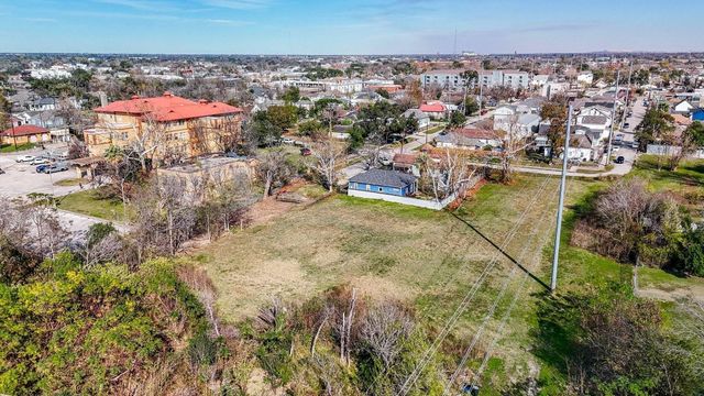 1917 Thomas Street, Houston, TX 77009