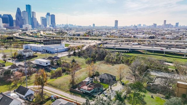 1917 Thomas Street, Houston, TX 77009