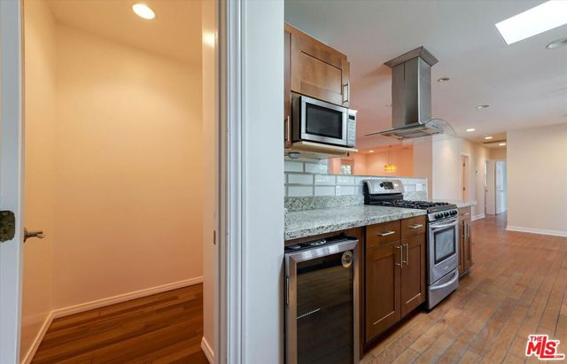 22750 Clarendon Street, Woodland Hills, CA 91367