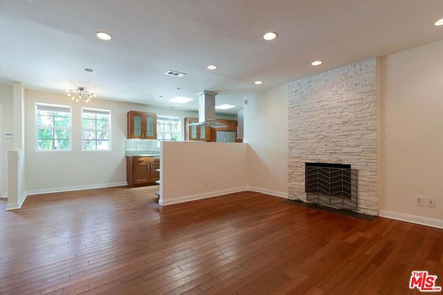 22750 Clarendon Street, Woodland Hills, CA 91367