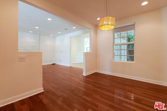 22750 Clarendon Street, Woodland Hills, CA 91367