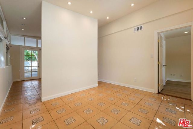 22750 Clarendon Street, Woodland Hills, CA 91367