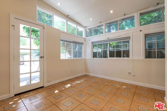 22750 Clarendon Street, Woodland Hills, CA 91367