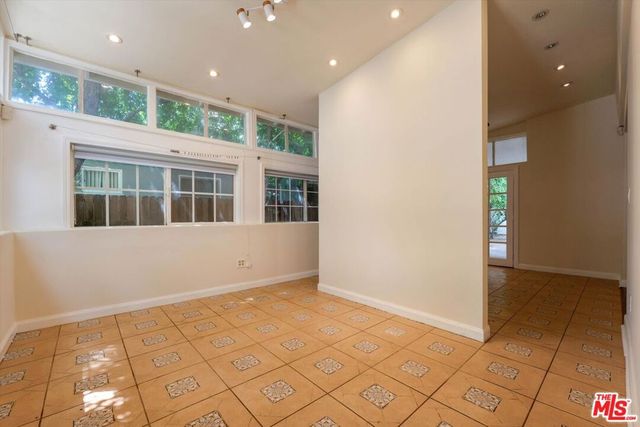 22750 Clarendon Street, Woodland Hills, CA 91367