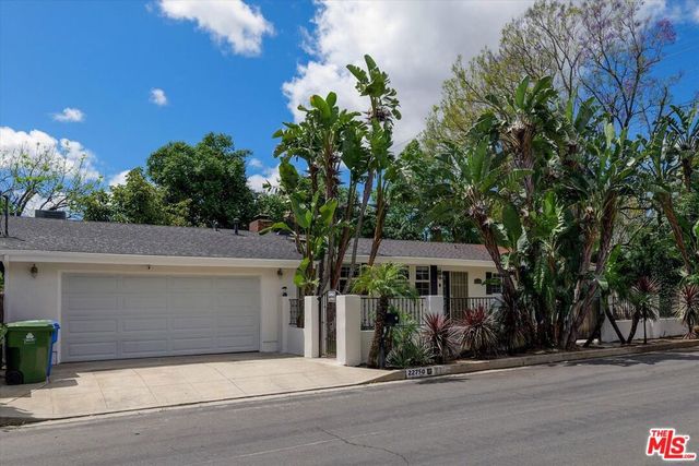 22750 Clarendon Street, Woodland Hills, CA 91367