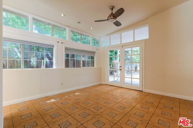 22750 Clarendon Street, Woodland Hills, CA 91367