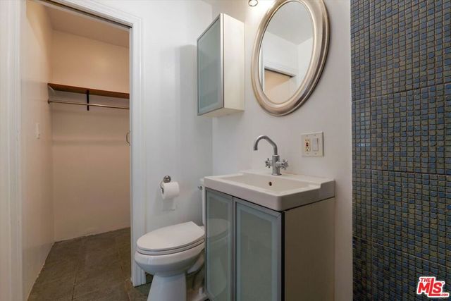 22750 Clarendon Street, Woodland Hills, CA 91367