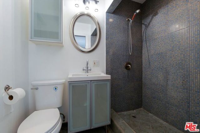 22750 Clarendon Street, Woodland Hills, CA 91367