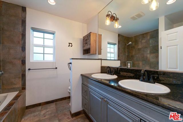 22750 Clarendon Street, Woodland Hills, CA 91367