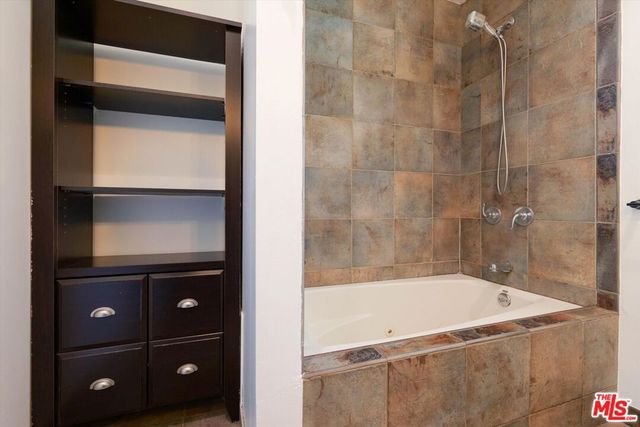 22750 Clarendon Street, Woodland Hills, CA 91367