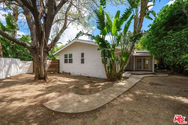 22750 Clarendon Street, Woodland Hills, CA 91367