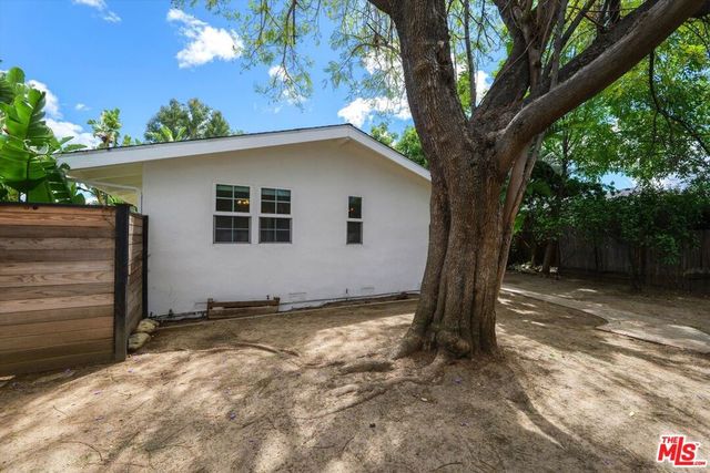 22750 Clarendon Street, Woodland Hills, CA 91367