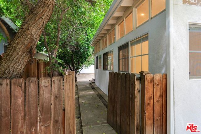 22750 Clarendon Street, Woodland Hills, CA 91367