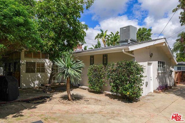 22750 Clarendon Street, Woodland Hills, CA 91367