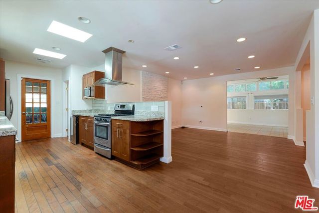 22750 Clarendon Street, Woodland Hills, CA 91367