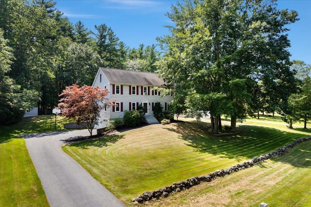 29 Rolling Ridge Road, Londonderry, NH 03053