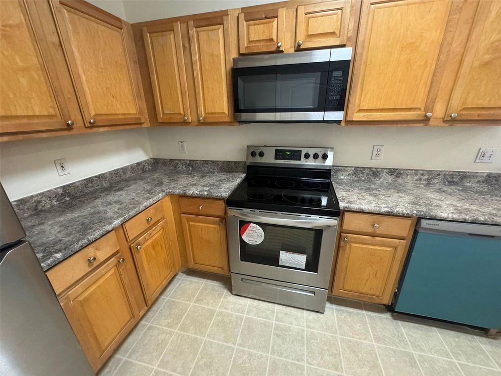 Image 13 of property listing at 10412 VILLA VIEW CIRCLE 10412, Tampa, FL 33647