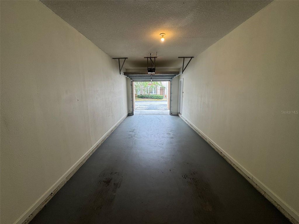 Image 4 of property listing at 10412 VILLA VIEW CIRCLE 10412, Tampa, FL 33647