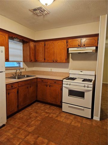 501 N Gregory Ave, Gregory, TX 78359