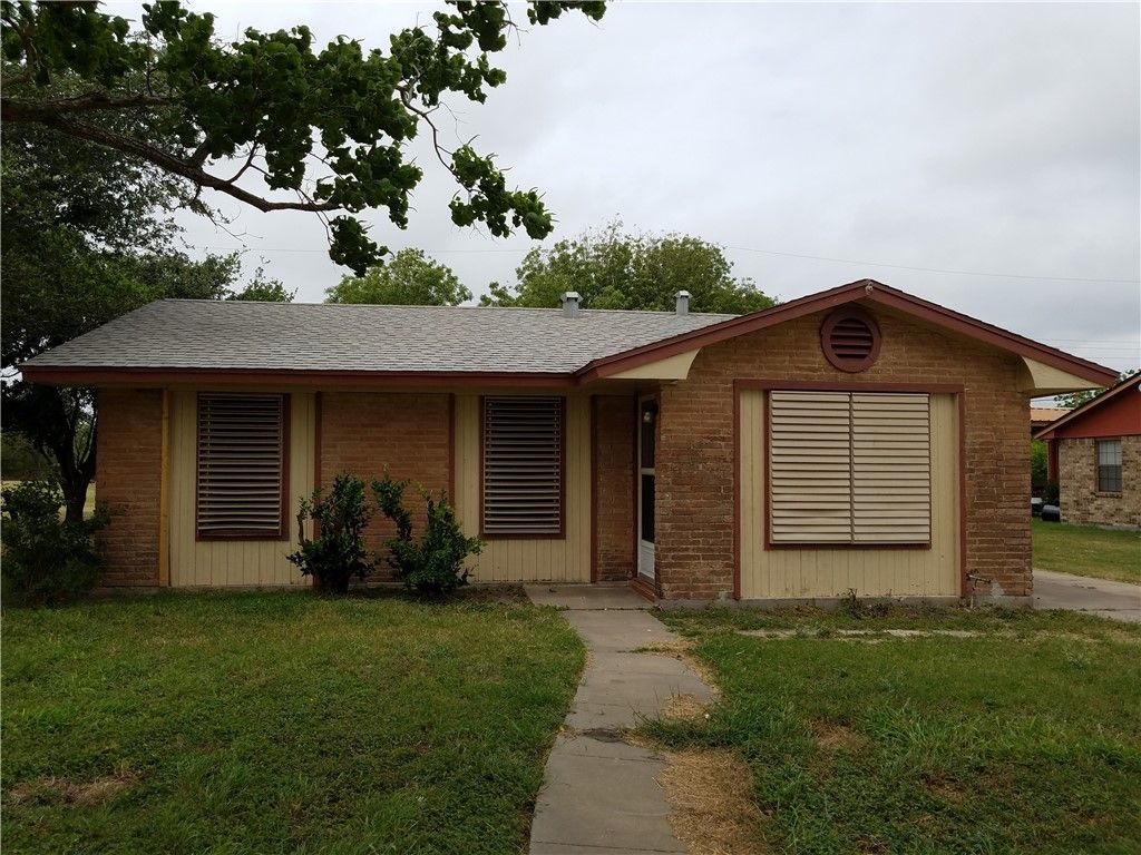 501 N Gregory Ave, Gregory, TX 78359