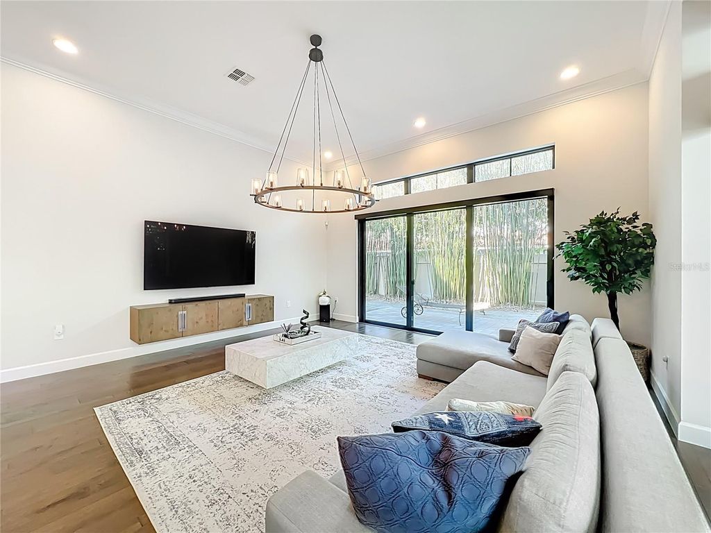 Image 25 of property listing at 8358 VIA VITTORIA WAY, Orlando, FL 32819