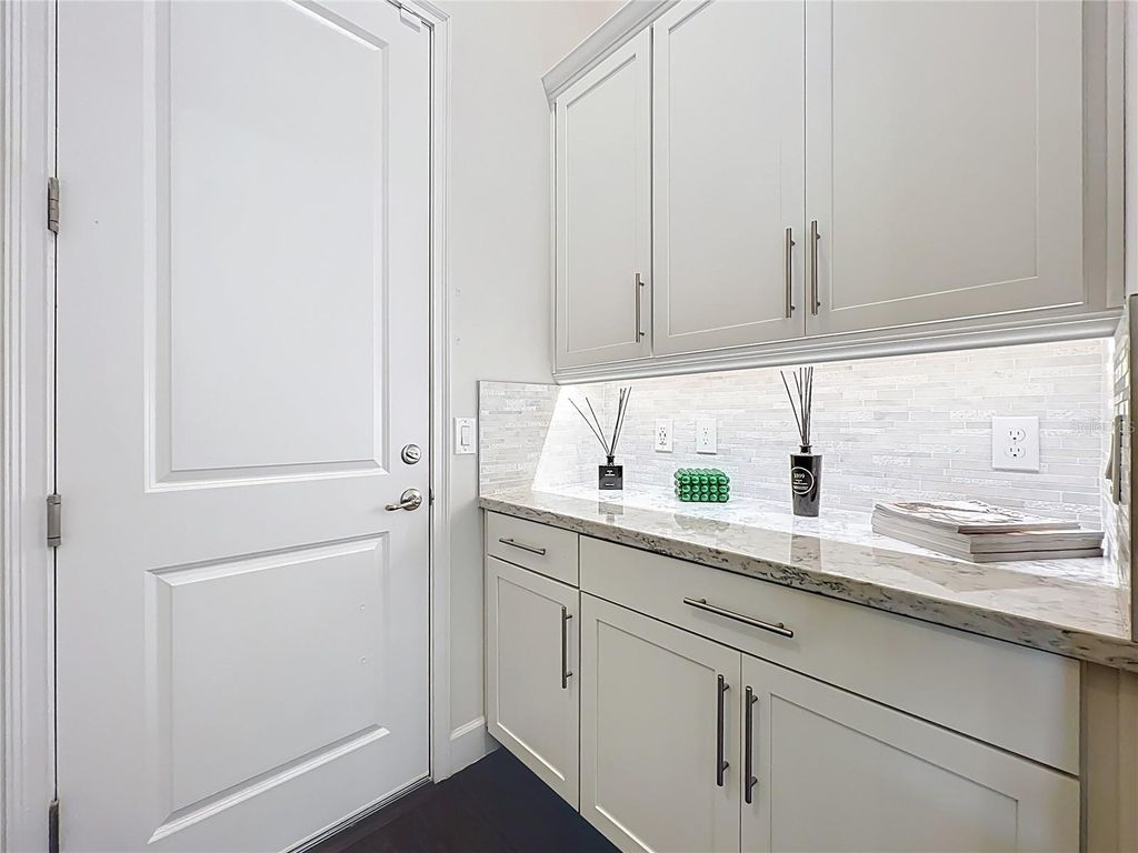 Image 33 of property listing at 8358 VIA VITTORIA WAY, Orlando, FL 32819