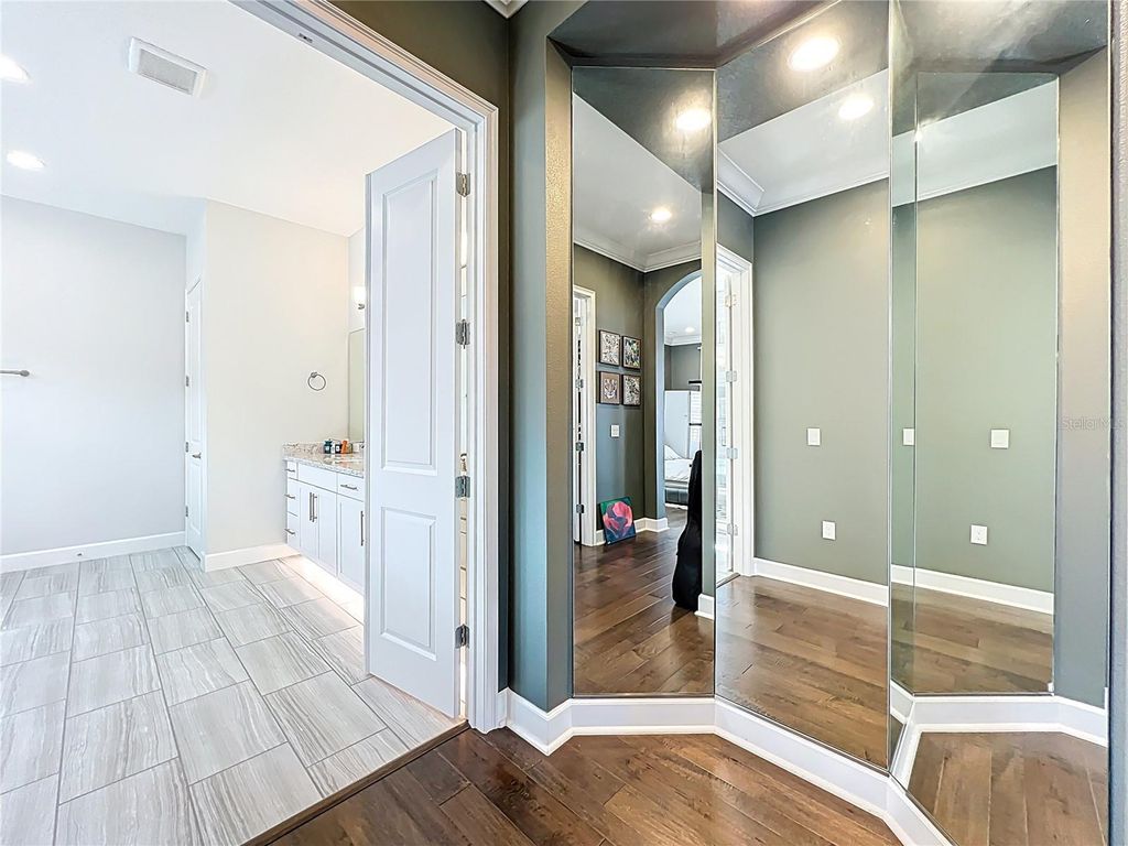 Image 43 of property listing at 8358 VIA VITTORIA WAY, Orlando, FL 32819