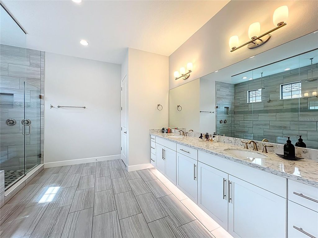 Image 47 of property listing at 8358 VIA VITTORIA WAY, Orlando, FL 32819