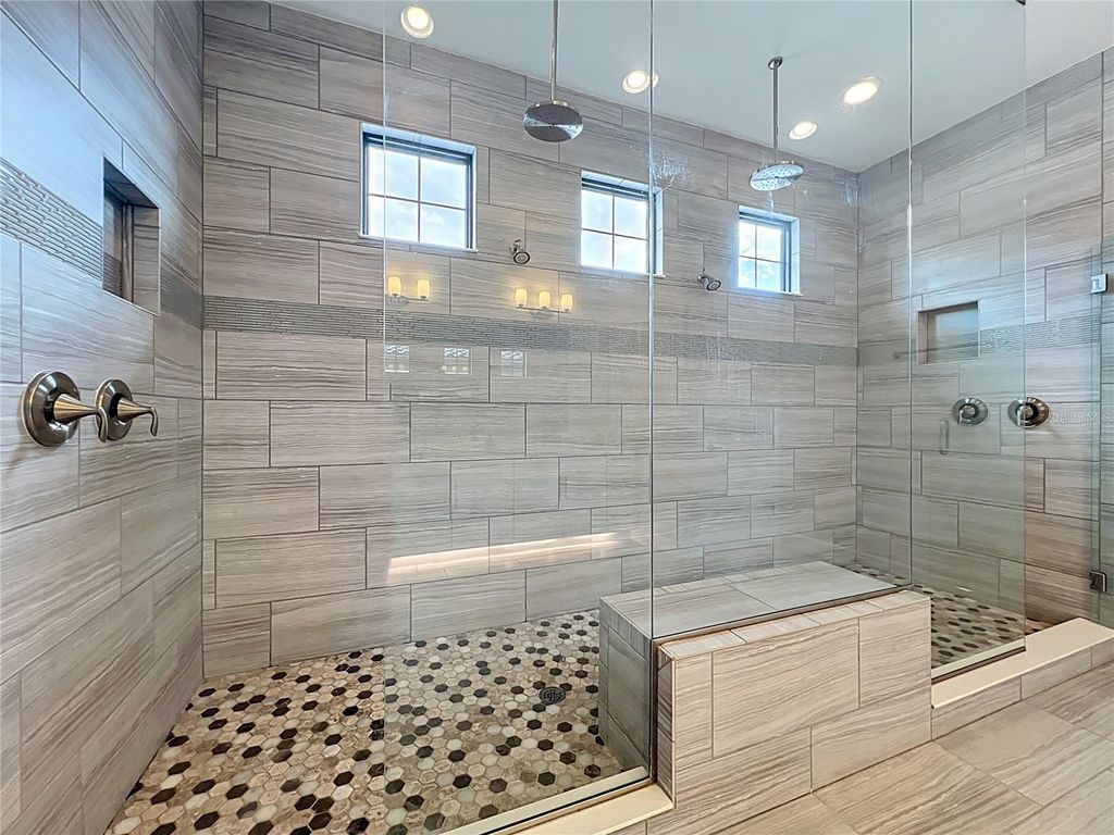 Image 50 of property listing at 8358 VIA VITTORIA WAY, Orlando, FL 32819