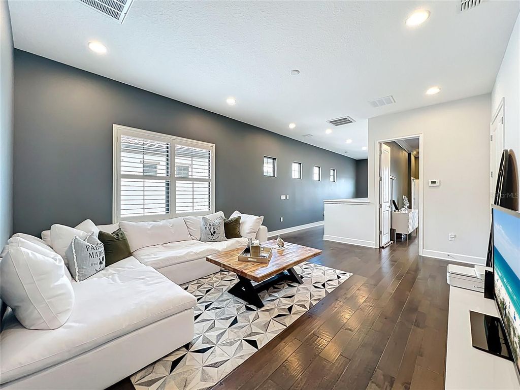 Image 54 of property listing at 8358 VIA VITTORIA WAY, Orlando, FL 32819