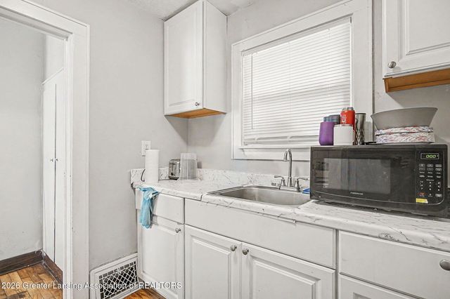 1134 Mccullough Street, Lansing, MI 48912