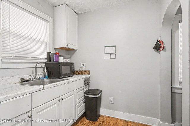1134 Mccullough Street, Lansing, MI 48912