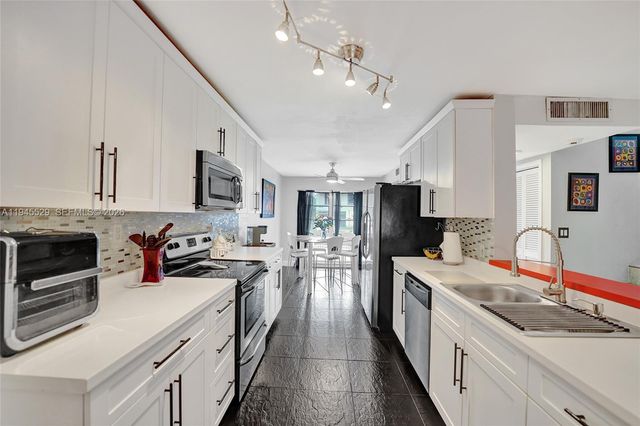 3301 Raleigh St 4E, Hollywood, FL 33021