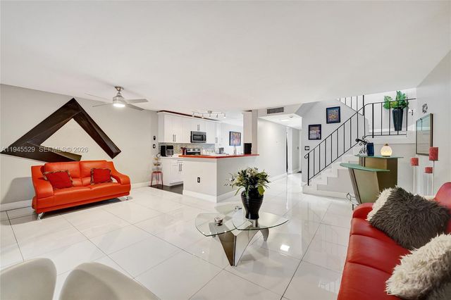 3301 Raleigh St 4E, Hollywood, FL 33021