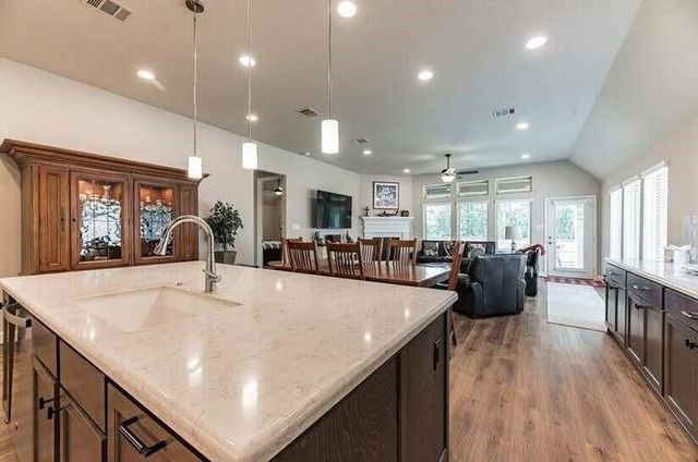 338 Mistletoe Ridge Court, Montgomery, TX 77316