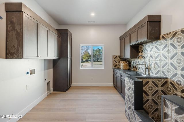 680 Rowe Place, Sparks, NV 89441