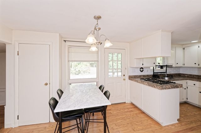 32 Colonial Way, Holliston, MA 01746