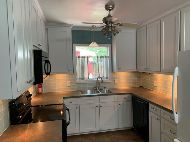 406 Avondale Street, League City, TX 77573